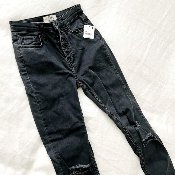 🌟HP🌟We The Free Sabrina Distressed Jeans - Picture 6 of 7